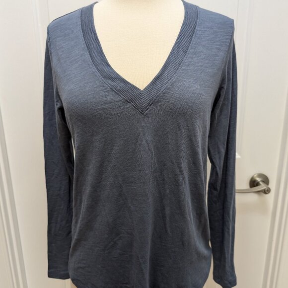 Universal Standard NWT Size 2-4 Phoenix Light as Air Long Sleeve V-Neck - Picture 1 of 12